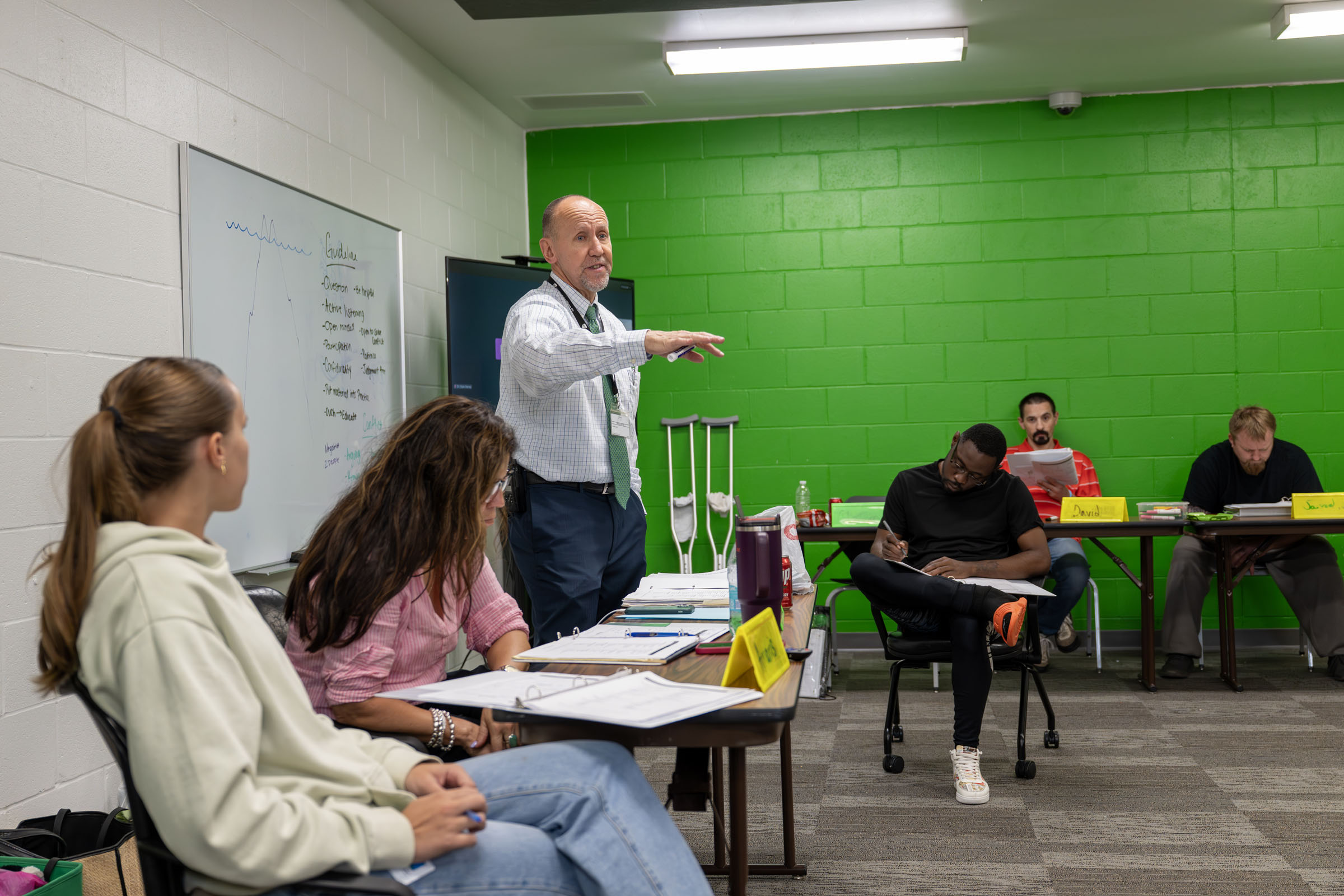 Greg Winship, instructor of the Transition Center of Kansas City (TCKC) conflict resolution class, leads a discussion about how differing perspectives and goals play a part in solving problems. Winship, who served 20 years in the Ohio corrections system before embarking on his current path as an educator, enjoys uniting DOC staff and TCKC clients in an environment that facilitates growth.